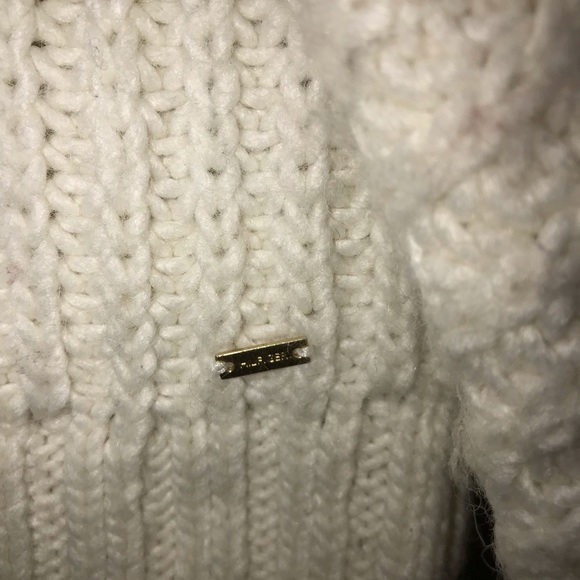 Tommy Hilfiger Women’s Crew Neck Pullover Sweater - Picture 4 of 6